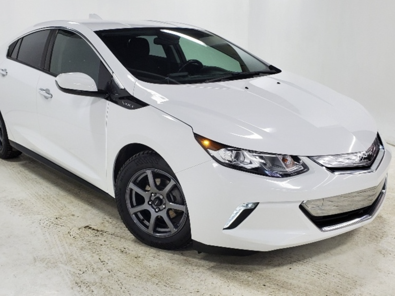 Chevrolet Volt 2018 Blanc Saint-Georges - photo #0