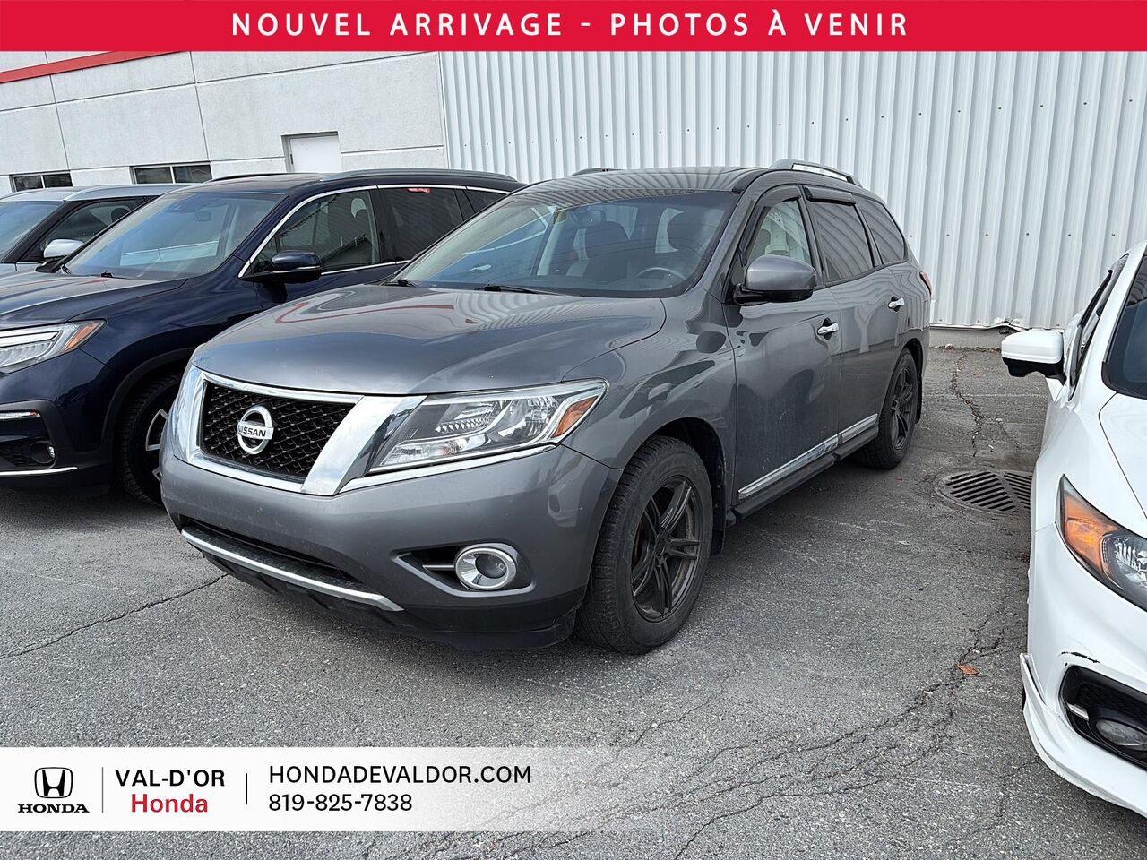 Nissan Pathfinder 4 roues motrices 4 portes SL 2015 Gris Val-d'Or - photo #0
