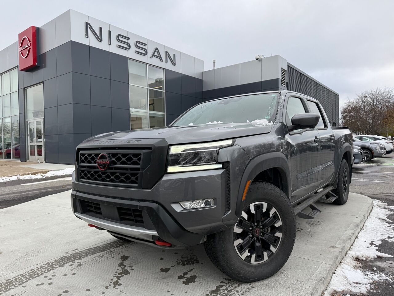 Nissan Frontier 2024 Gris