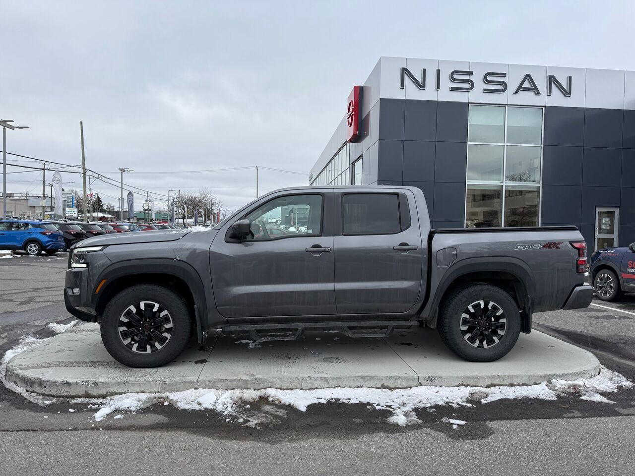 Nissan Frontier 2024 Gris