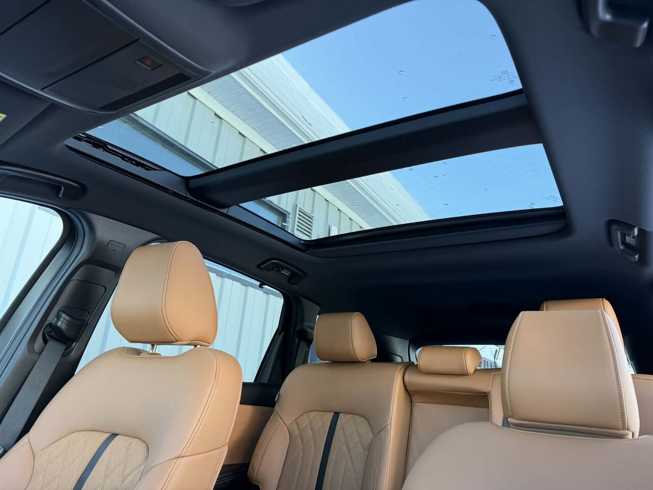 2025 Mazda CX-70 MHEV Signature, 5 passagers, Mode hybride, awd, Toit ouvrant pano, &Eacute;cran 360 pano, cuir Rhodium White Metallic