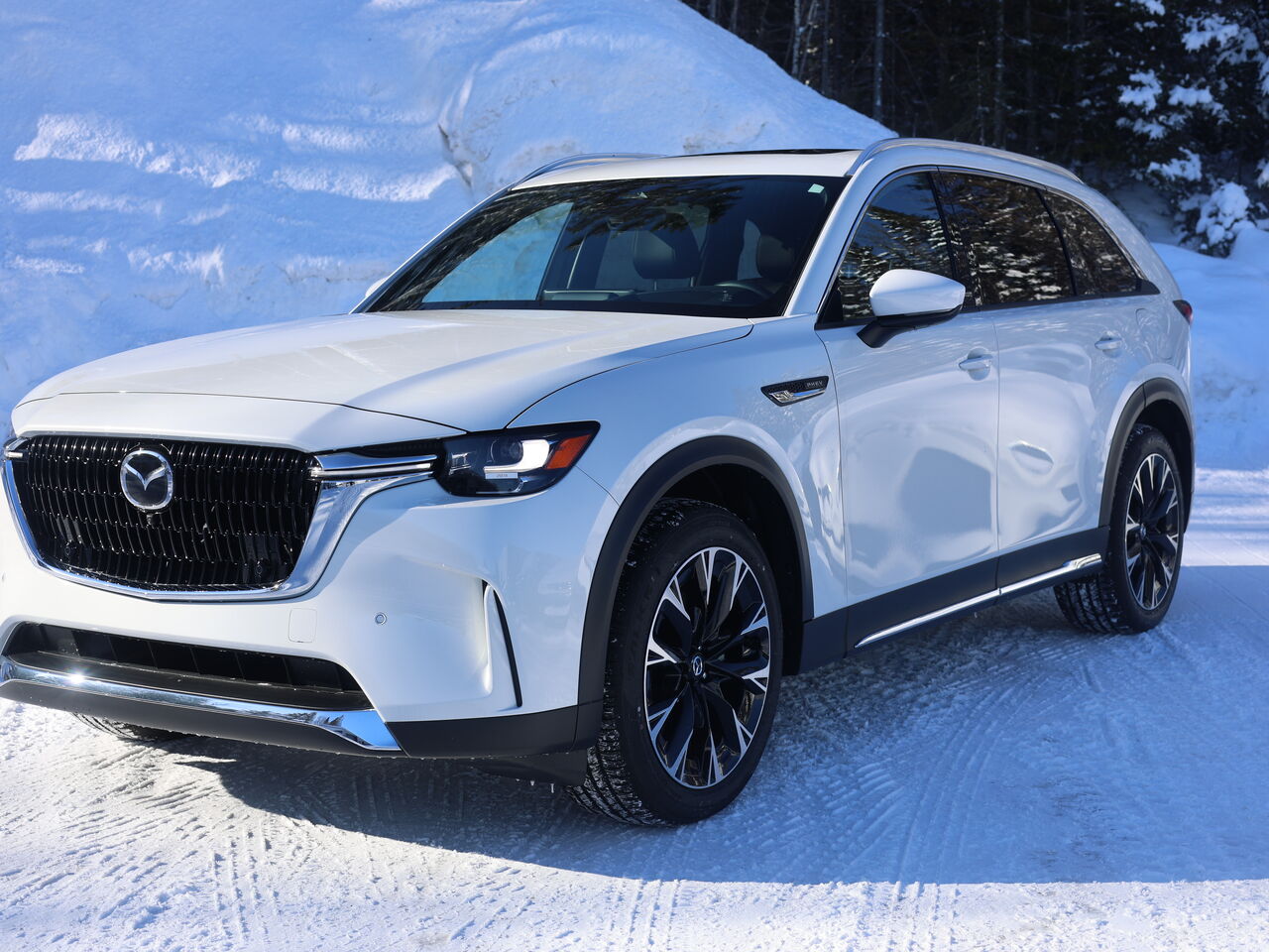 2025 Mazda CX-90 PHEV &Eacute;ligible &agrave; une subvention gouvernementale allant jusqu&rsquo;&agrave; 7500$ Jet Black Mica