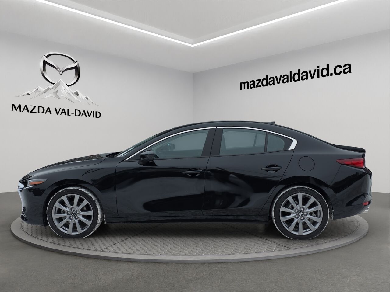 2025 Mazda Mazda3 AWD, Toit ouvrant, cuir, navigation, recharge sans fil, si&egrave;ges chauffants Jet Black Mica