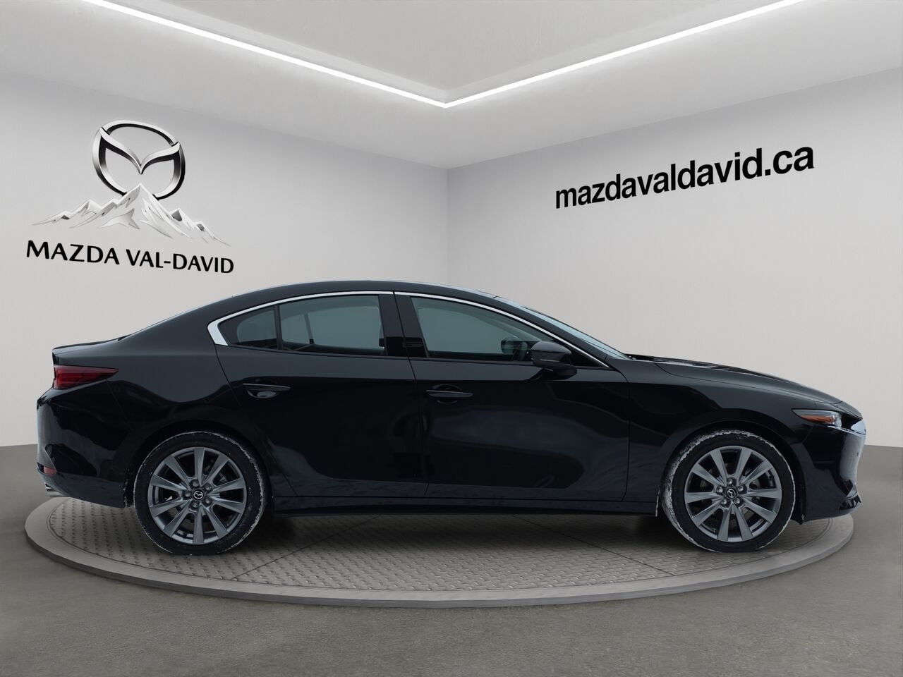 2025 Mazda Mazda3 AWD, Toit ouvrant, cuir, navigation, recharge sans fil, si&egrave;ges chauffants Jet Black Mica