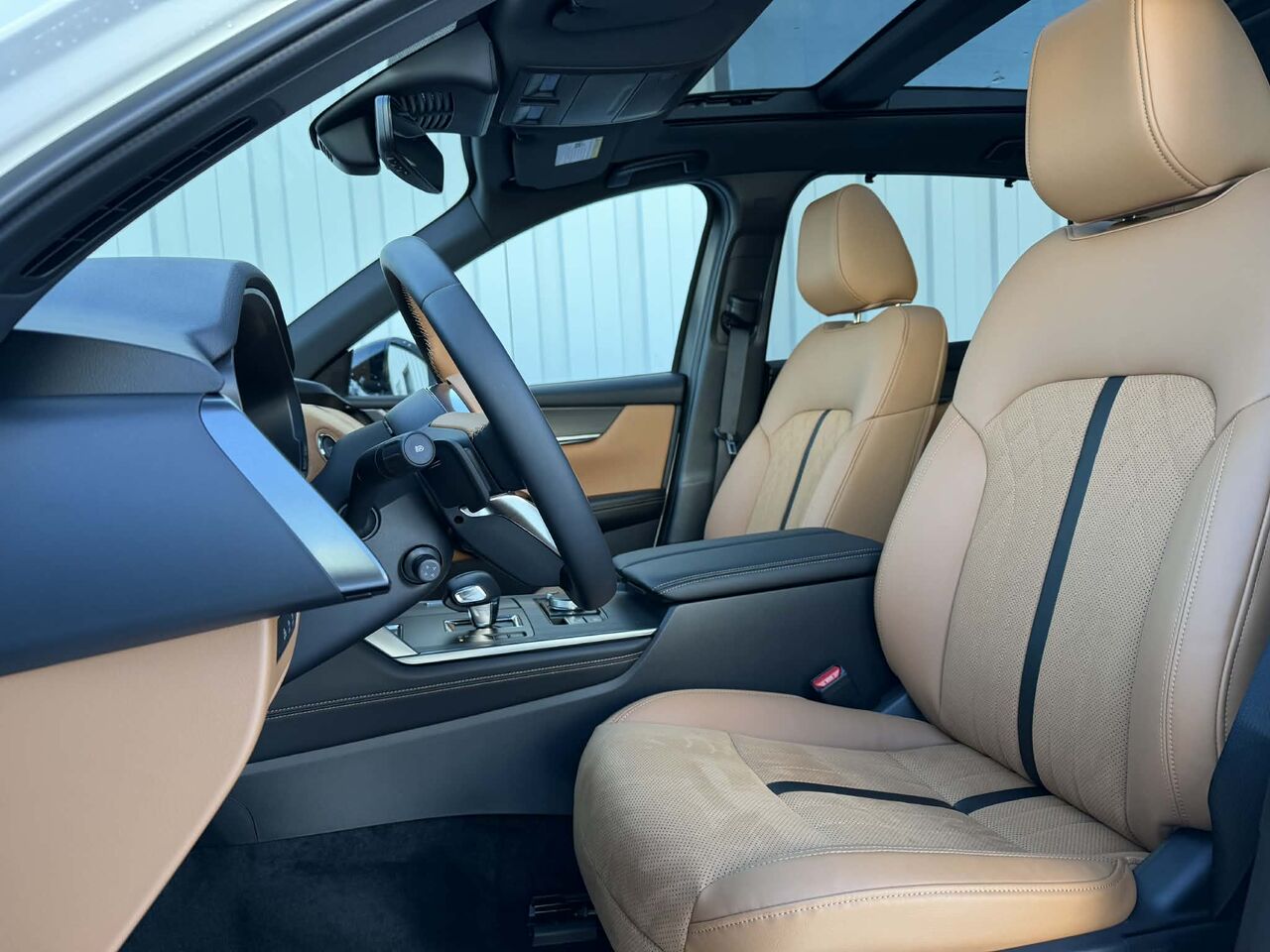 2025 Mazda CX-70 MHEV Signature, 5 passagers, Mode hybride, awd, Toit ouvrant pano, &Eacute;cran 360 pano, cuir Jet Black Mica