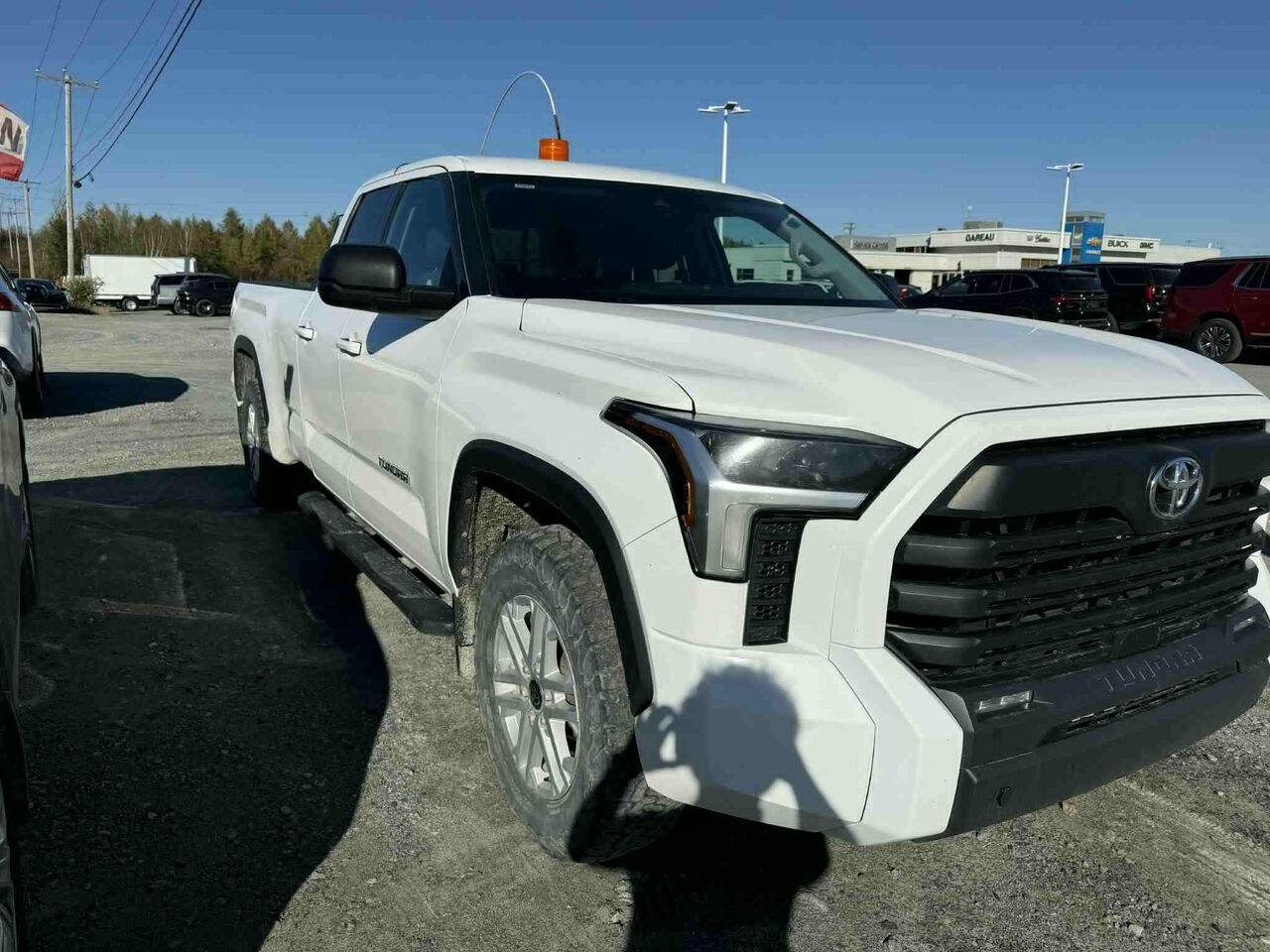 Toyota Tundra SR5 Double Cab 4x4 caisse longue 2023 Blanc Val-d'Or - photo #0