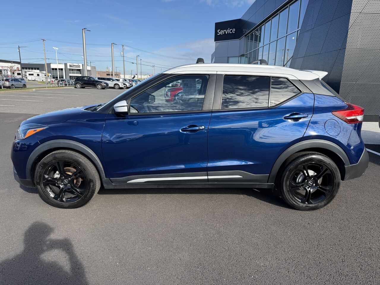 2020 Nissan Kicks SR photo 2